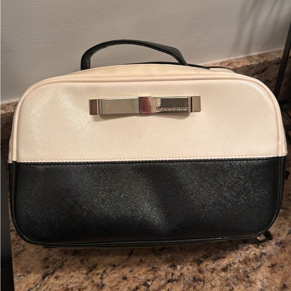 Victoria's Secret Black and Cream Travel Bag